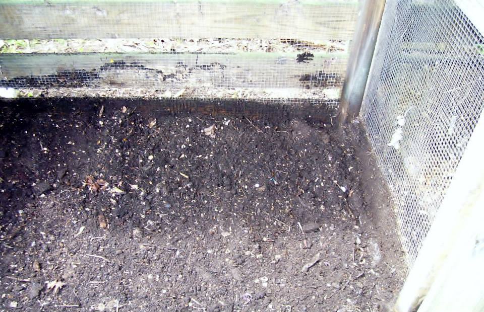 Roberts Flow Through Outdoor Vermicompost SystemPic 0001a Roberts Flow Through Outdoor Vermicompost SystemPic 0001a