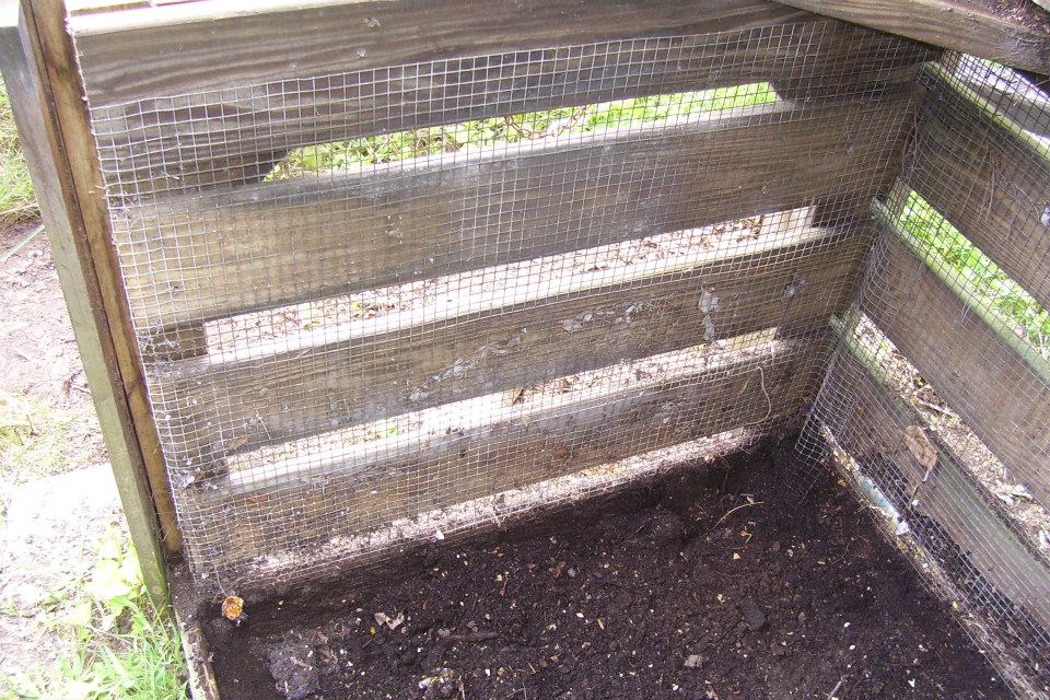 Roberts Flow Through Outdoor Vermicompost SystemPic 0002 Roberts Flow Through Outdoor Vermicompost SystemPic 0002