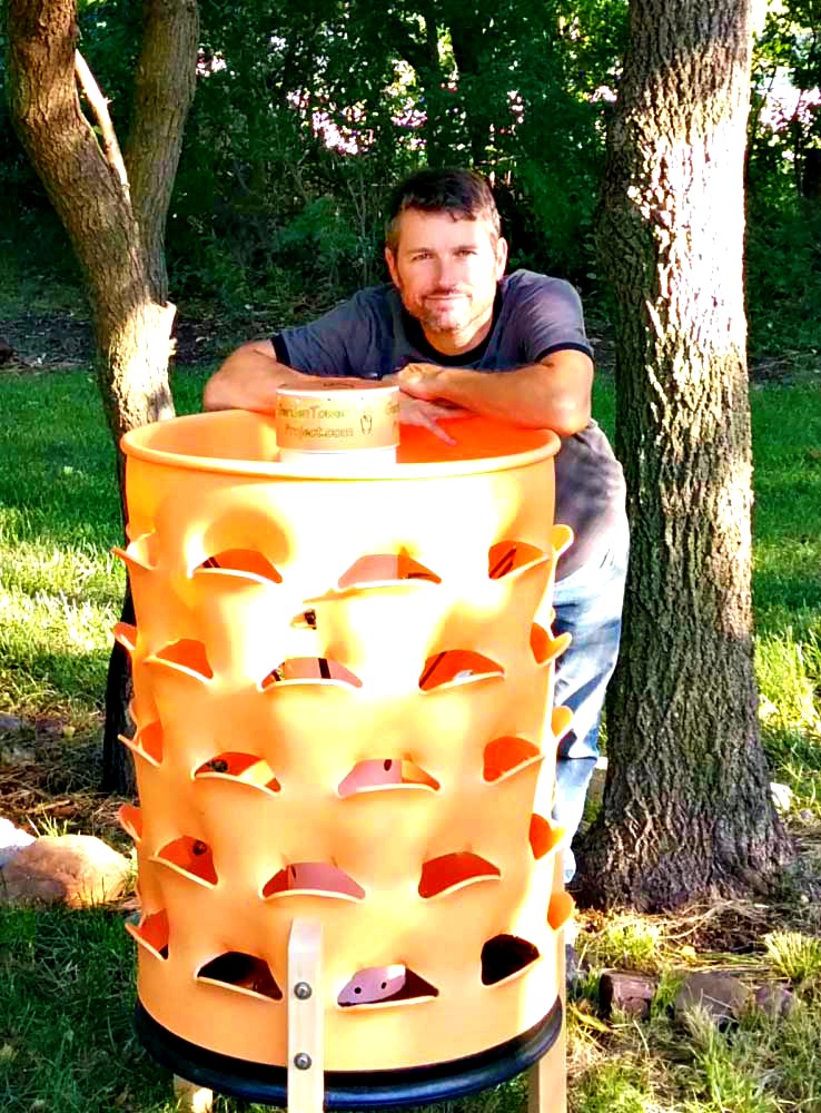 Harvesting the worm compost – Our Habitat Garden